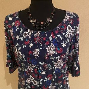 Floral cute top size large